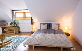 Sziklai Apartman